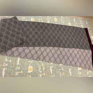 Gucci Muffler Scarf (PRICE FIRM)